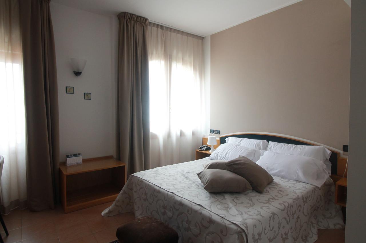 Hotel Ristorante Sensole Sulzano Kültér fotó